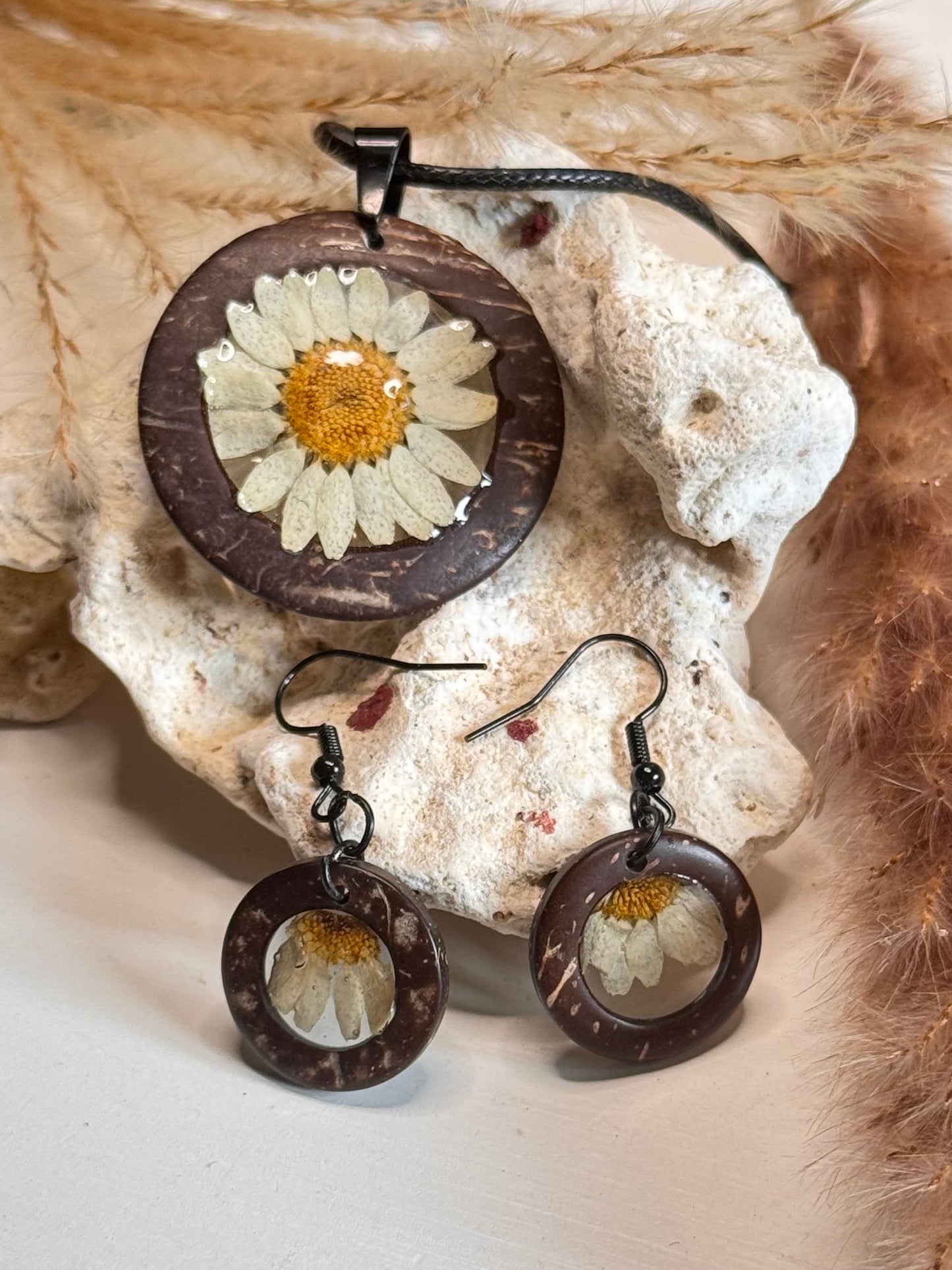 Coconut Wood White Daisies Set